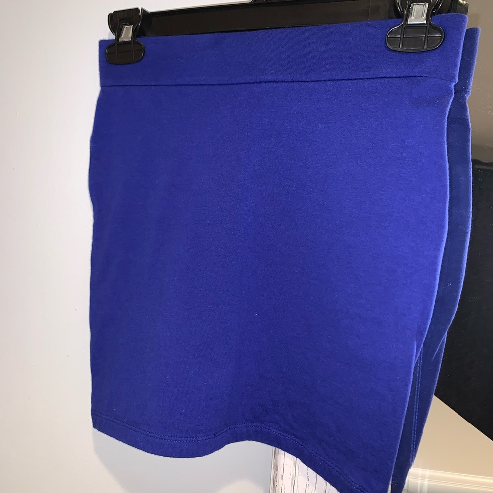 Mini skirts - Picture 7 of 8